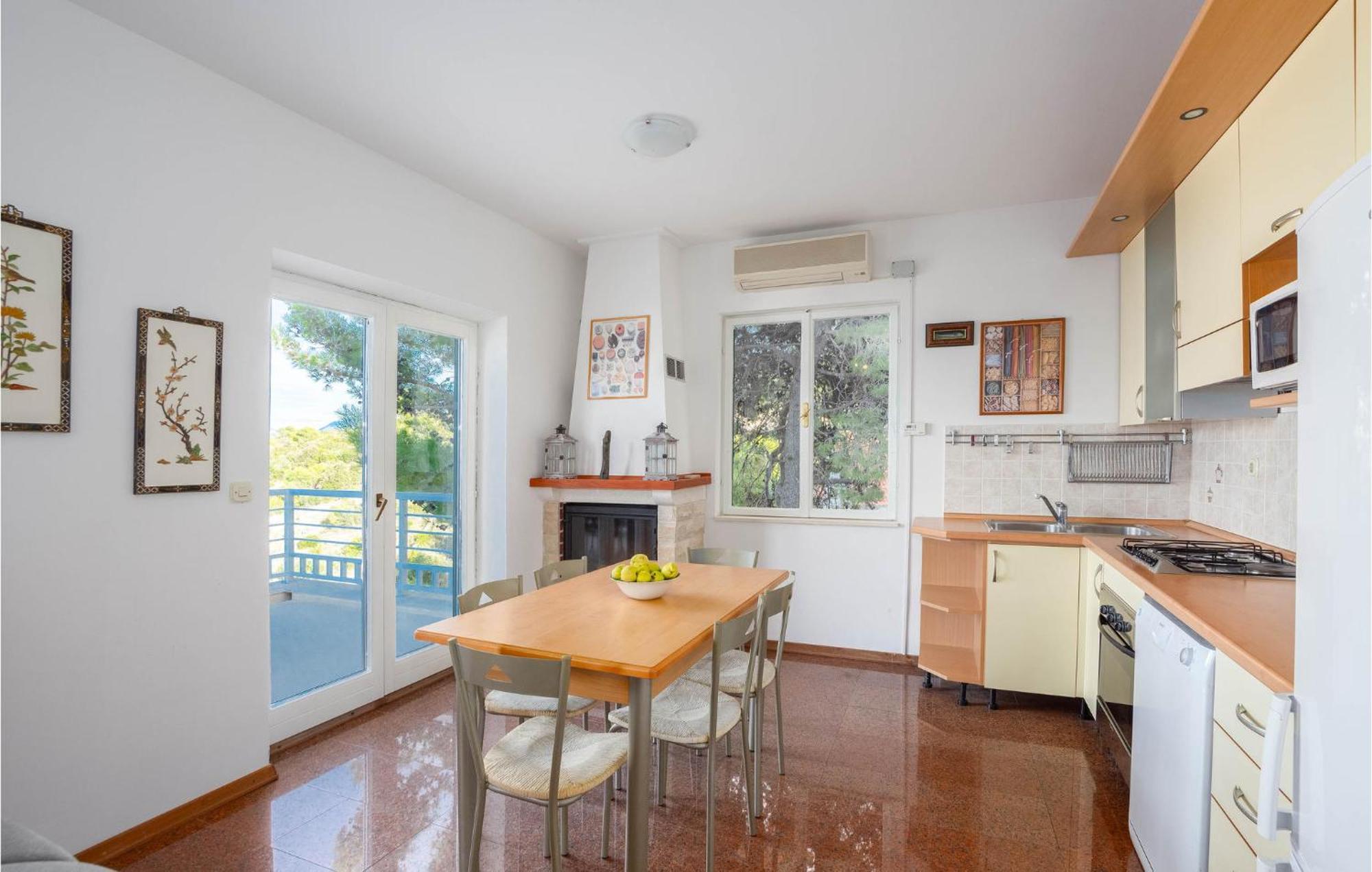 Cozy Home In Postira With Kitchen Exteriér fotografie