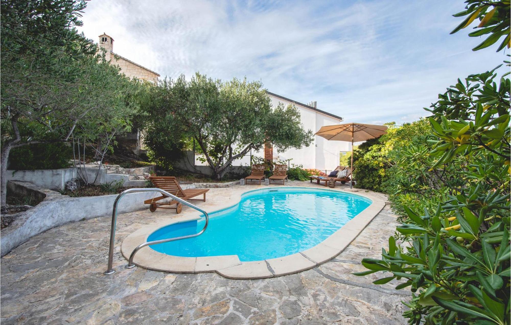 Cozy Home In Postira With Kitchen Exteriér fotografie